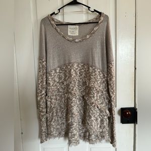 FREE PEOPLE Grey/Tan Sweater size Medium